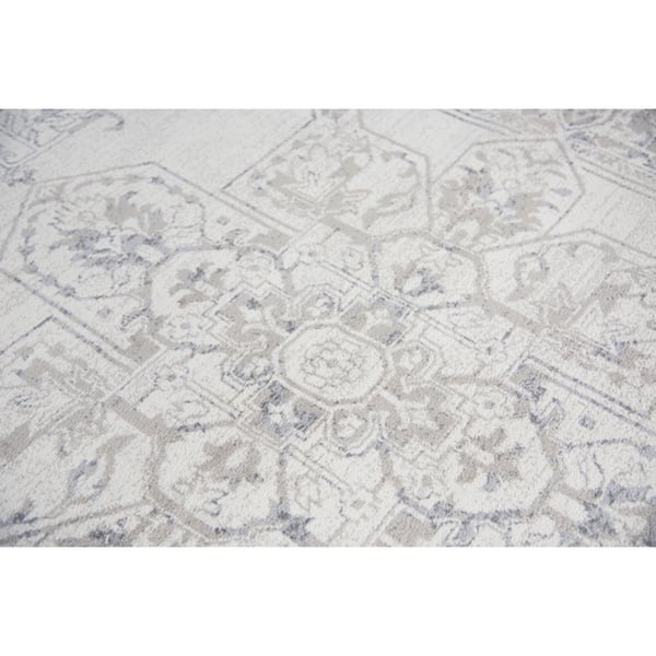 Alora Decor Swagger Persian-style Medallion Rug