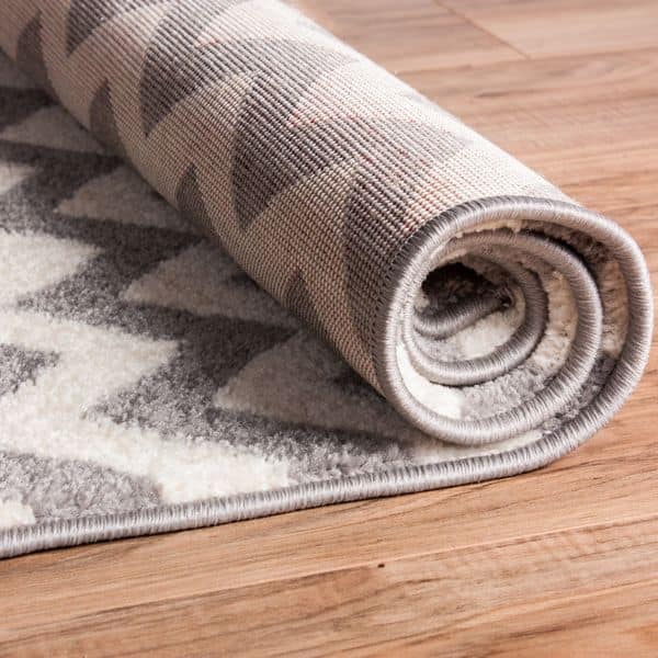 https://ak1.ostkcdn.com/images/products/16303264/Ellie-Modern-Chevron-Zig-Zag-Grey-Area-Rug-33-x-47-c9affedb-26e1-40b8-9533-70c7c62ec3e3_600.jpg?impolicy=medium