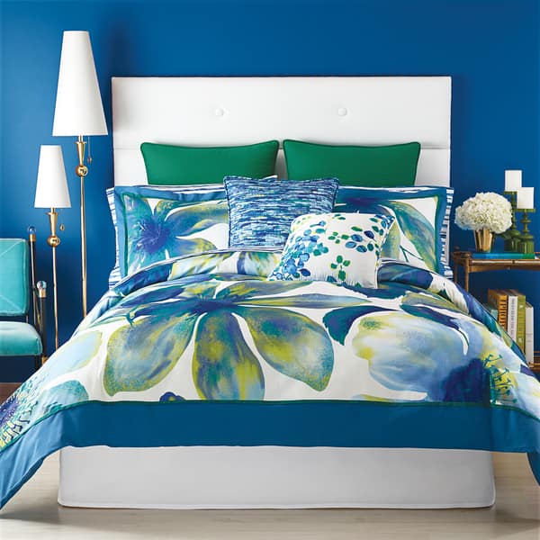 https://ak1.ostkcdn.com/images/products/16303937/Christian-Siriano-Watercolor-Bloom-King-Size-Floral-Comforter-and-Pillow-Shams-in-Blue-As-Is-Item-aae3b4fe-c95f-49ba-86e3-a8fbdccad95c_600.jpg?impolicy=medium