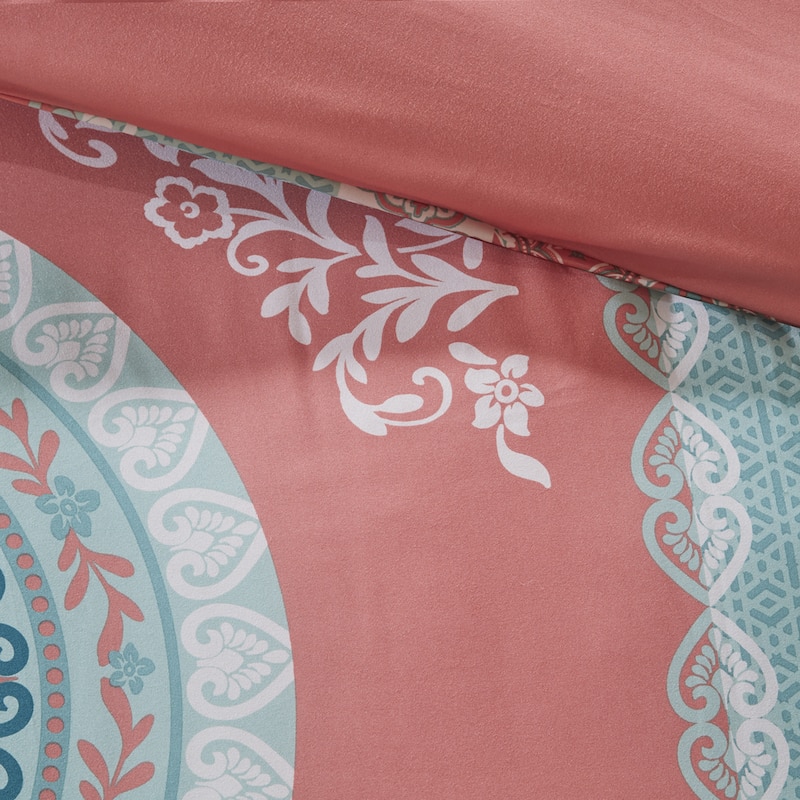 Intelligent Design Eleni Boho Comforter Set with Bed Sheets
