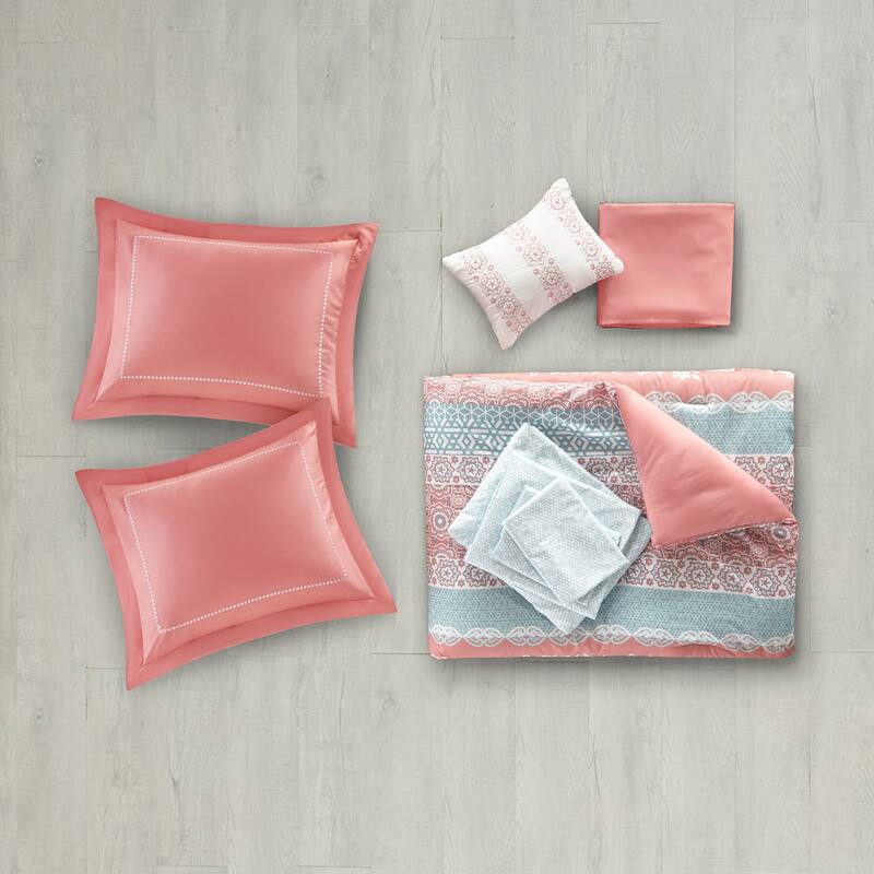 Intelligent Design Eleni Boho Comforter Set with Bed Sheets