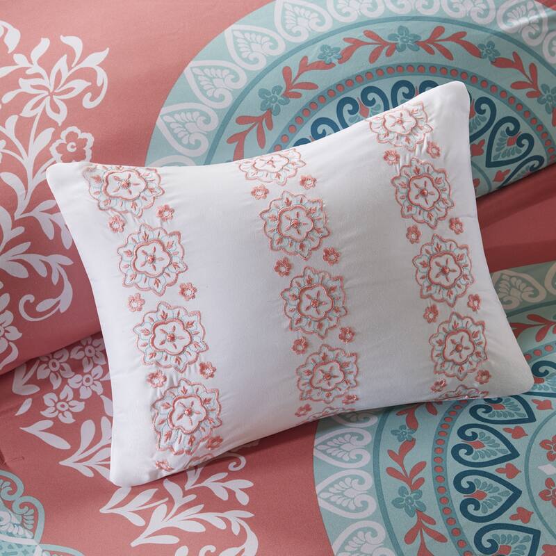 Intelligent Design Eleni Boho Comforter Set with Bed Sheets