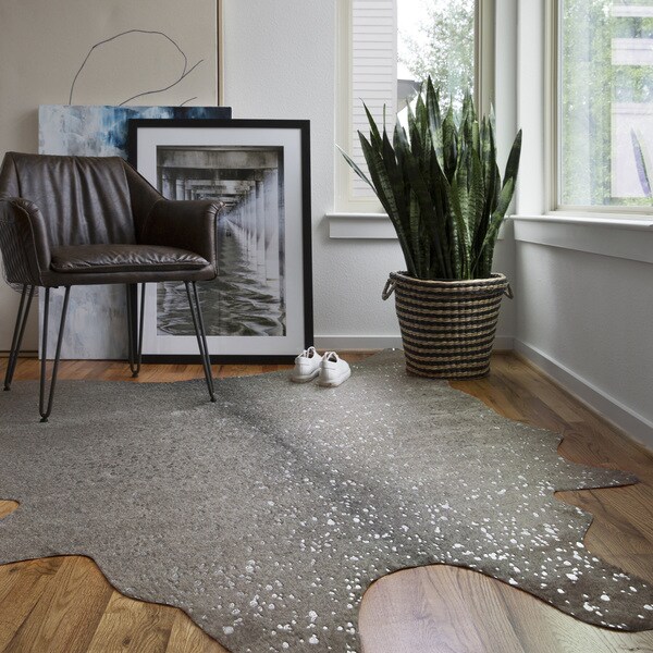 Clayton Graphite/ Silver Faux Cowhide Rug - 3'10" x 5'