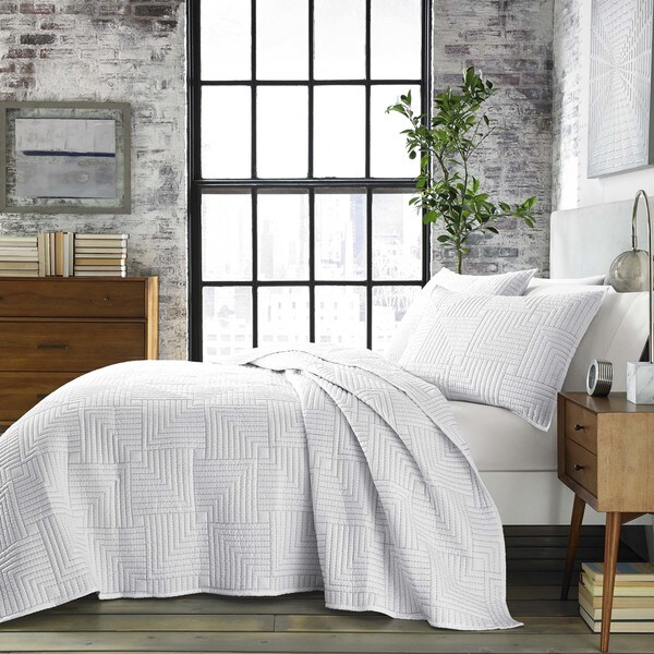 City Scene Maze White Quilt Set