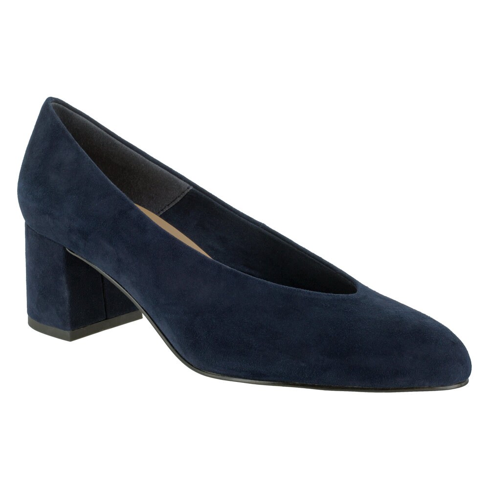 11 wide heels