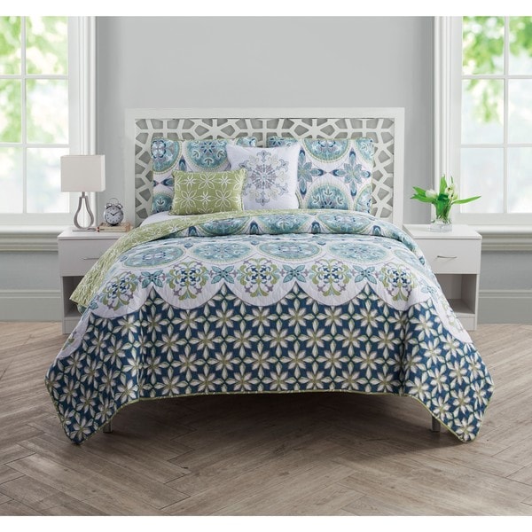 VCNY Home Vandeliss Reversible Quilt Set