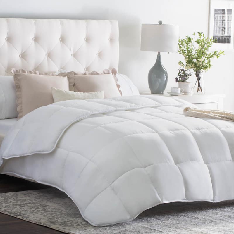 WEEKENDER Quilted Down Alternative Hotel-Style Comforter