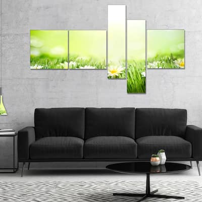 Designart "Spring Meadow with Daisies" Abstract Canvas Wall Art - Green