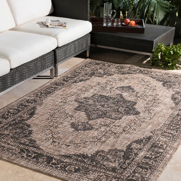 Walsham Vintage Medallion Indoor/ Outdoor Area Rug