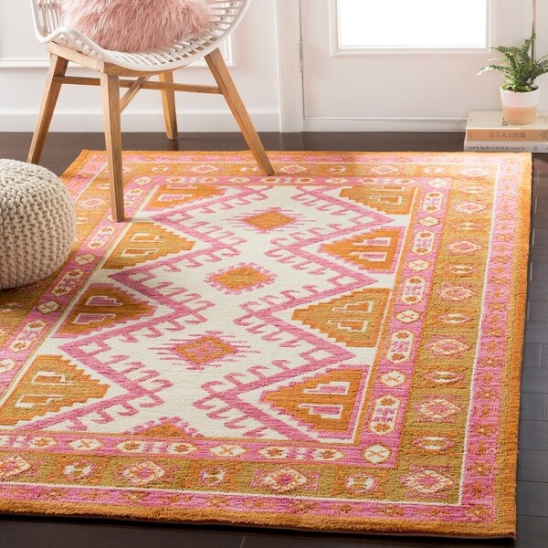Ezrah Traditional Southwestern Rose Area Rug - 5' x 7'6"