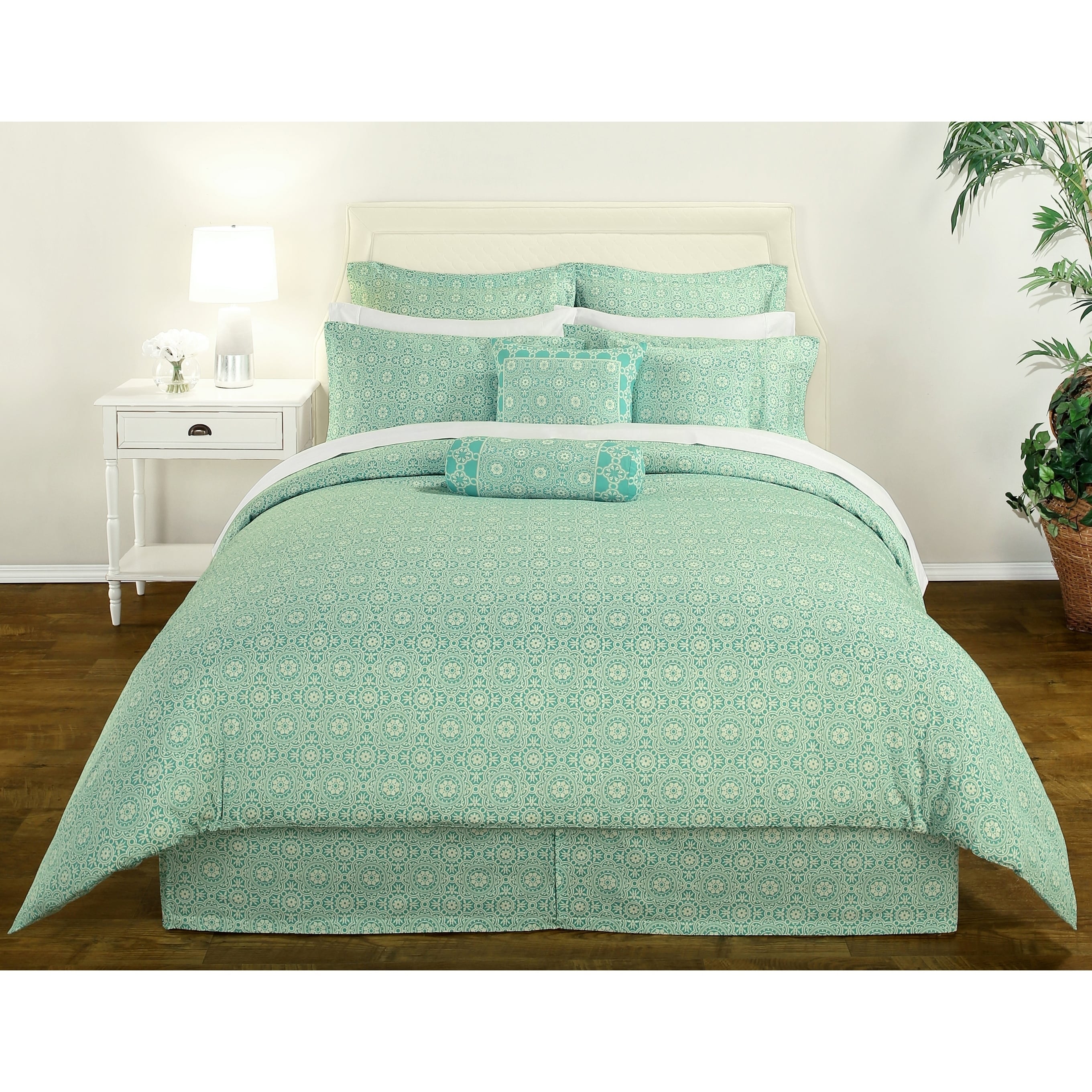 Shop Decorative Voyagers Sea Foam Floral Comforter Set Overstock