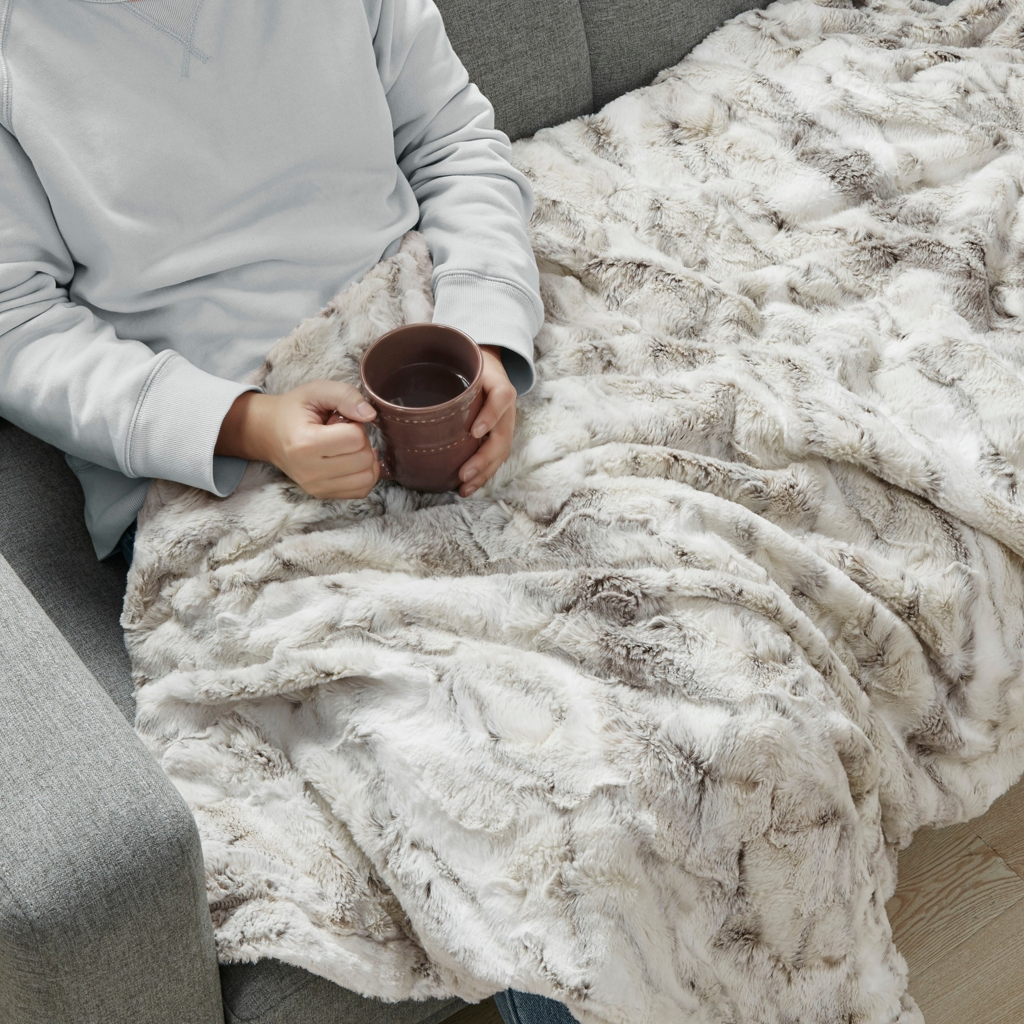 Madison Park Aina Oversized Faux Fur Marble Printed Knitted Throw Overstock 17163674 Blush