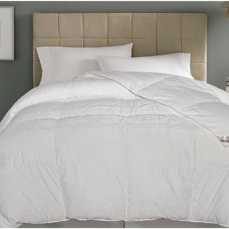 kathy ireland 500 Thread Count Damask White Down Blend Comforter - Queen