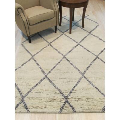 Hand-knotted Wool Ivory Transitional Trellis Moroccan Rug - 5' x 8'
