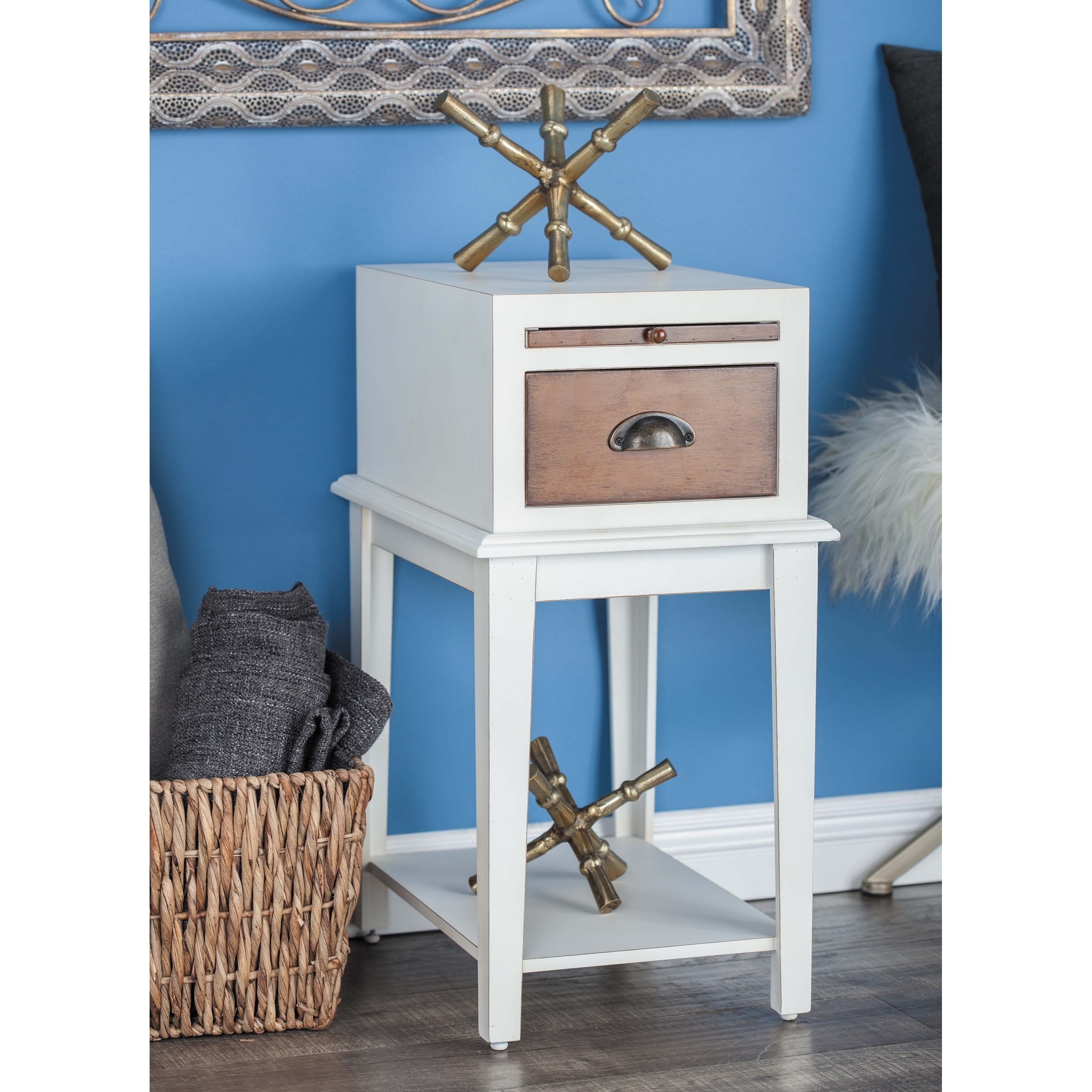 Shop Traditional 26 X 13 Inch Rectangular White Side Table By Studio 350 Overstock 17240789