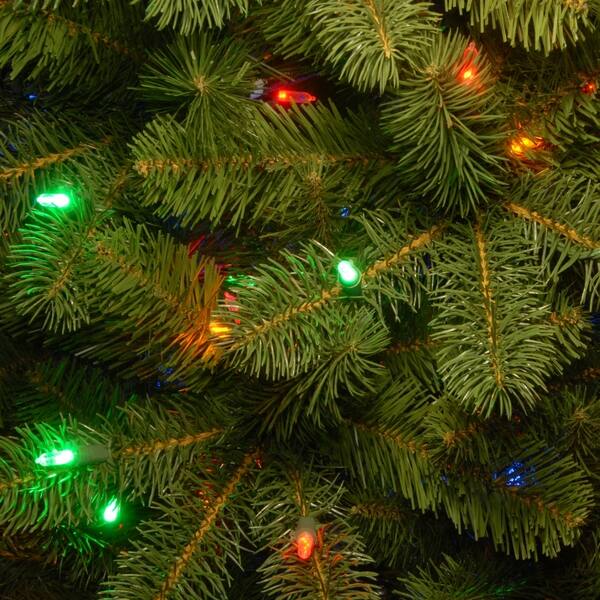 Featured image of post Pencil Christmas Tree With Lights 12 Ft