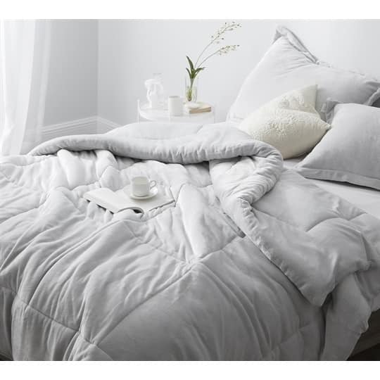Porch & Den Clematis Frosted/ Granite Grey Comforter