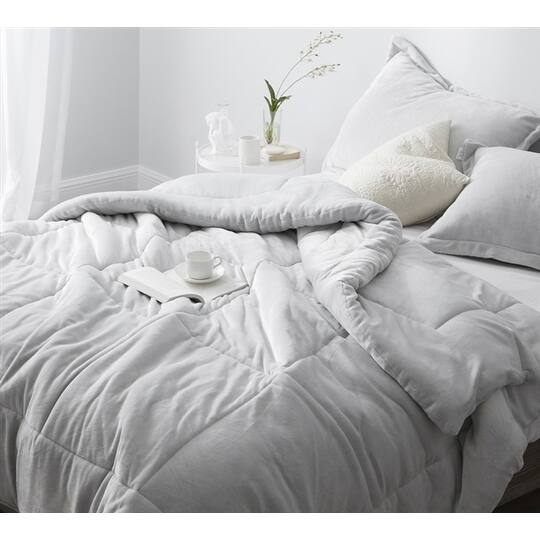 Porch & Den Clematis Frosted/ Granite Grey Comforter