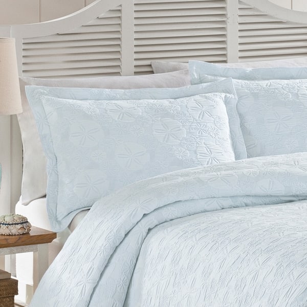 https://ak1.ostkcdn.com/images/products/17520533/LaMont-Home-Sanibel-Isle-Coverlet-3b57b1f6-de50-48b9-90cc-80bd32a46a3b_600.jpg?impolicy=medium