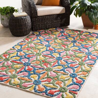 Corinium Colorful Floral Indoor/ Outdoor Area Rug - 4' x 6' - Overstock ...