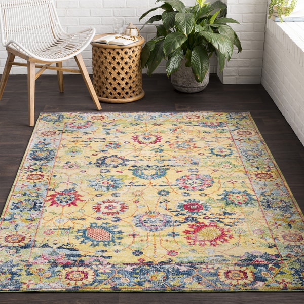 Viviendue Traditional Distressed Area Rug (5'3 x 7'6) - 5'3" x 7'6"