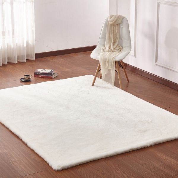 White Solid Faux Fur Area Rug With Suede Backing 5 X 7 White Solid Faux Fur Area Rug With Suede Backing