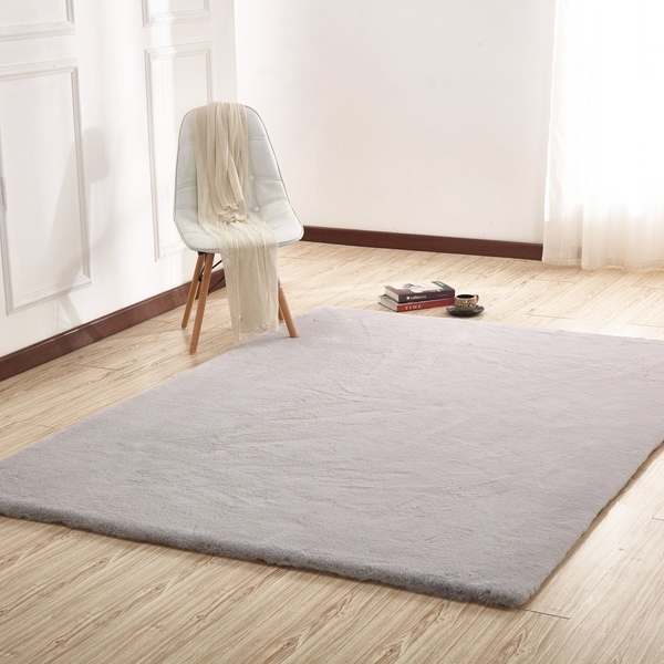 Silver Solid Faux Fur Area Rugwith Suede Backing - 5' x 7'