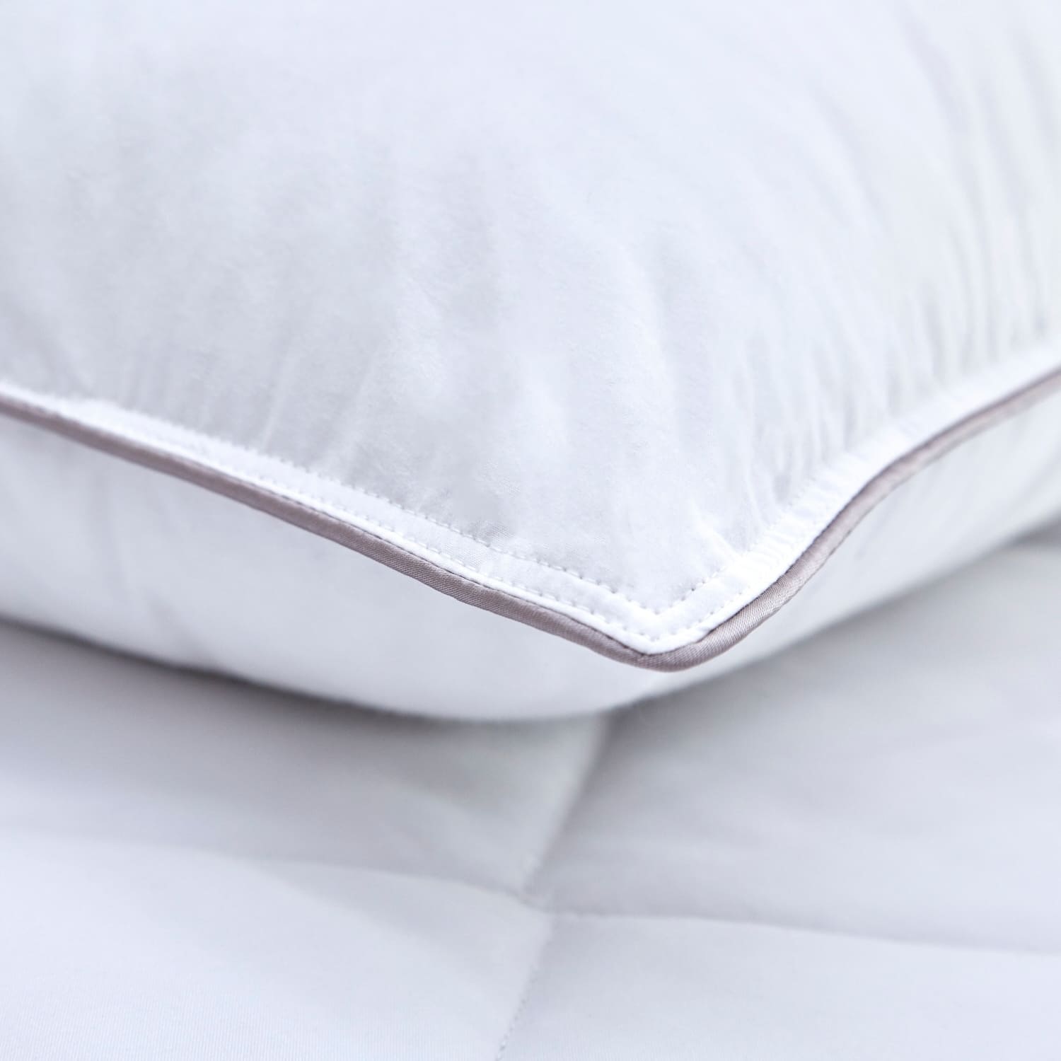 serta-down-illusion-soft-hypoallergenic-firm-bed-pillows-for-sleeping