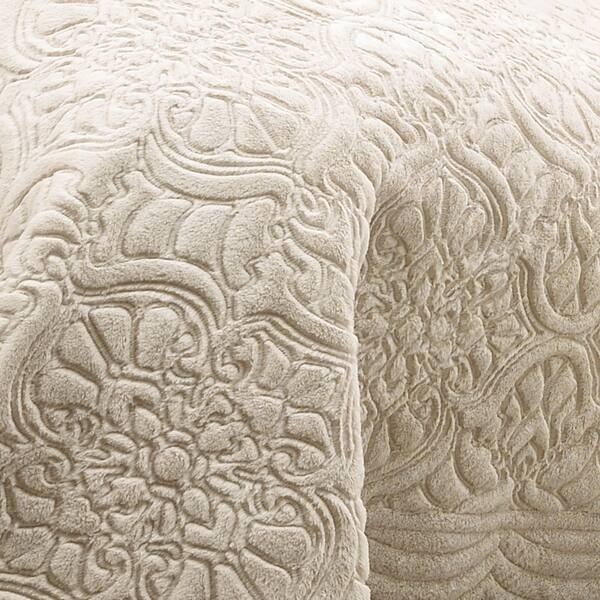 Shop Vue Signature Plush Decor Charlotte Faux Fur Coverlet