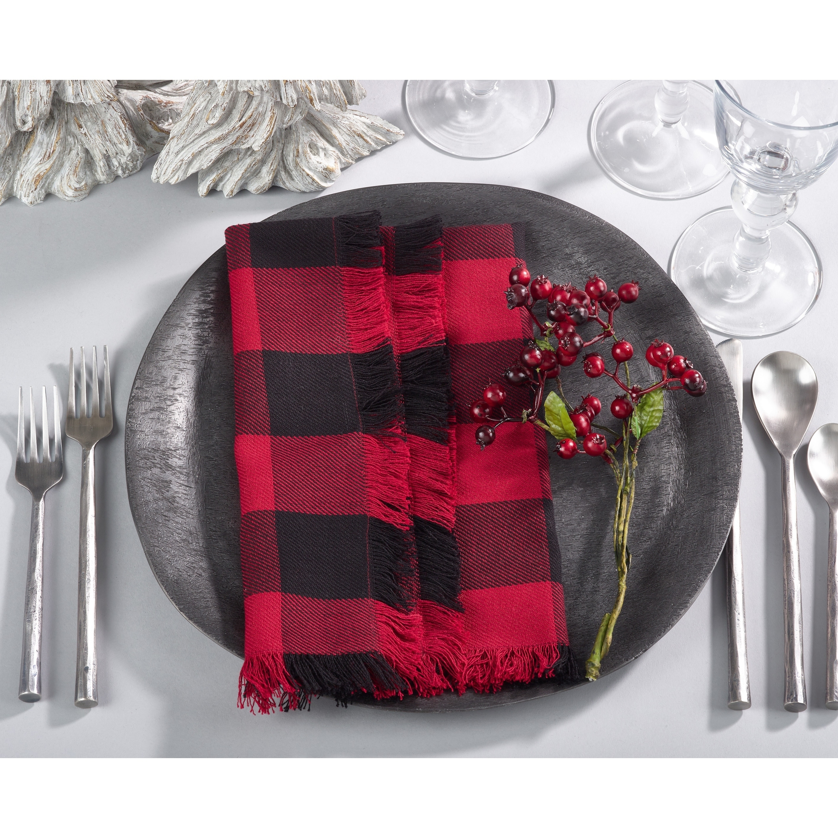 https://ak1.ostkcdn.com/images/products/17976006/Fringed-Buffalo-Plaid-Cotton-Dinner-Napkins-Set-of-4-24409e4c-ced0-4046-b5fb-f7fcbd81b456.jpg