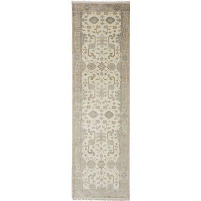 eCarpetGallery Hand-Knotted Royal Ushak Ivory Wool Rug (2'7 x 9'9)