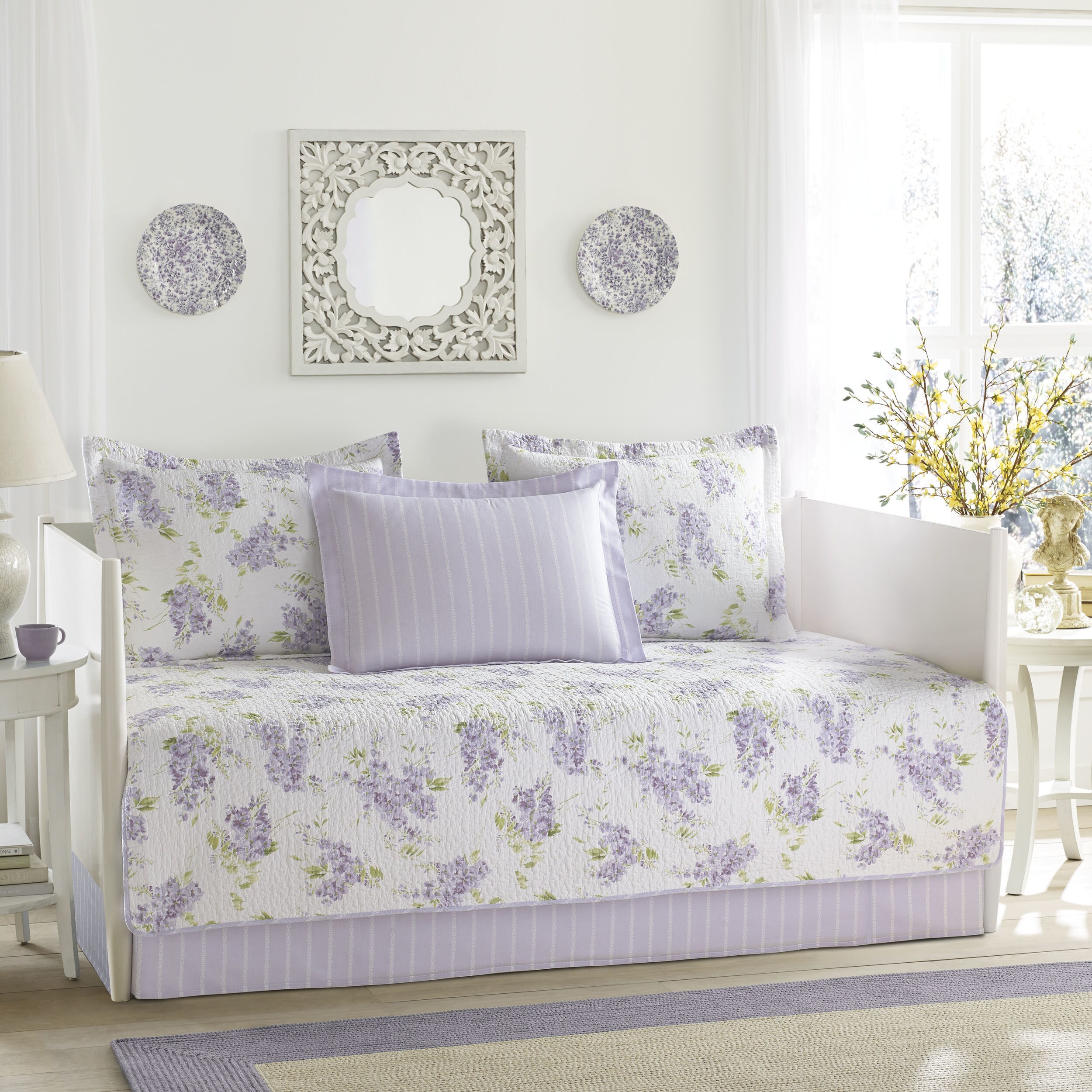 Laura Ashley Keighley Lilac 5-Piece Daybed Cover set - Bed Bath