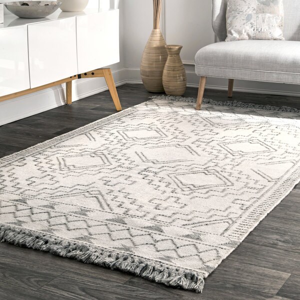 nuLOOM Ivory Wool Handmade Flatweave Southwestern Diamond Chevron Tassel Area Rug