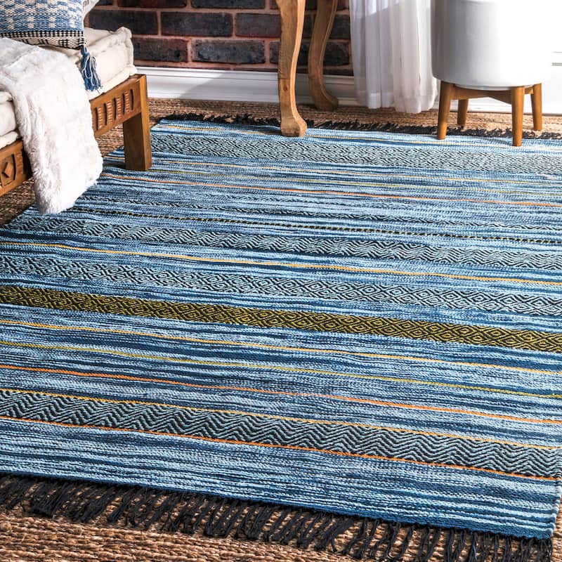 Nuloom Handmade Tribal Stripes Tassel Area Rug