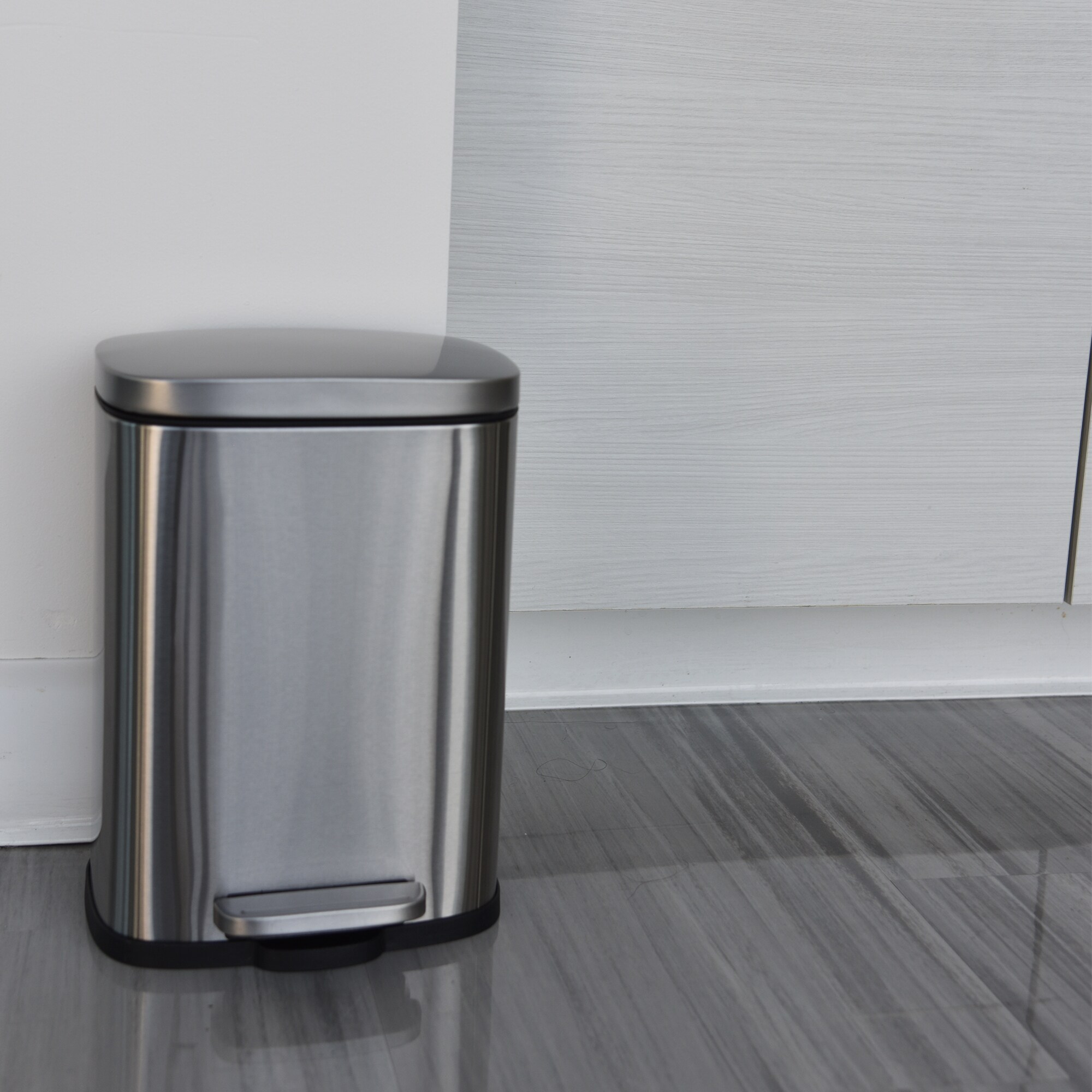 https://ak1.ostkcdn.com/images/products/18236157/Step-Stainless-Steel-Trash-Can-889fd160-ac26-4b34-92c7-0a3ce7982f1a.jpg