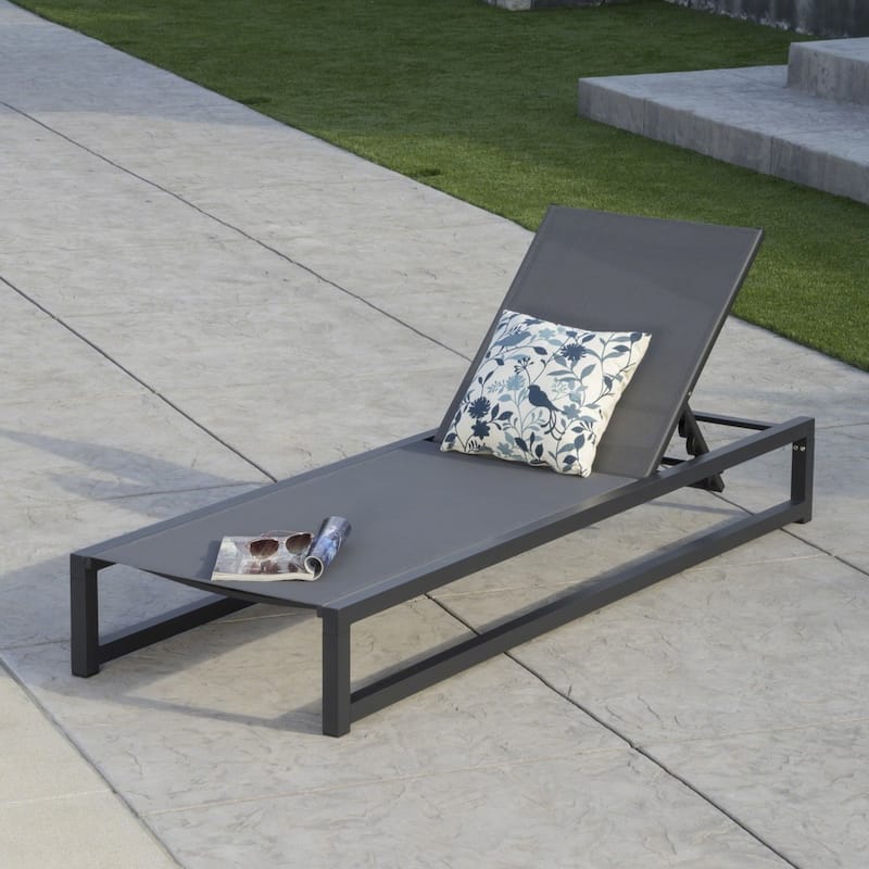 Tumbona exterior de aluminio Christopher Knight Home con asiento de malla