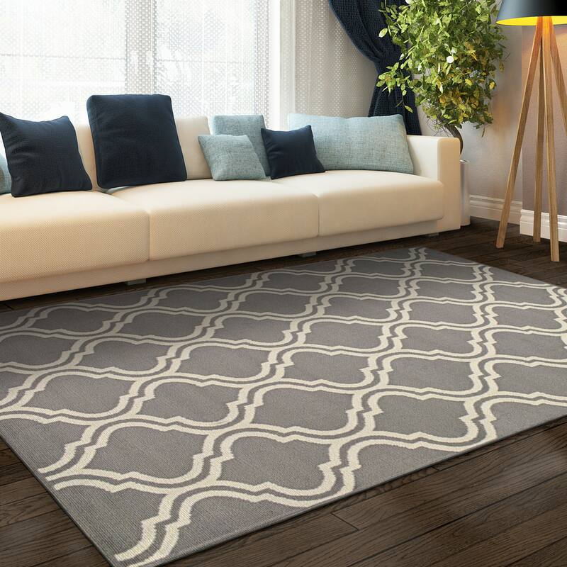 Contemporary Ornamental Double Trellis Power-Loomed Indoor Area Rug by Superior