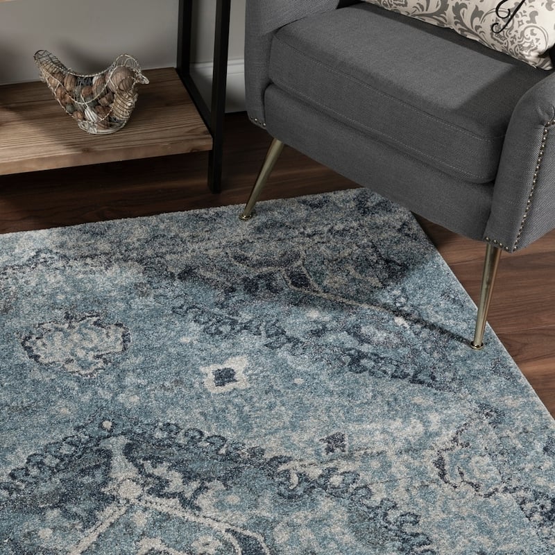 Addison Wellington Antique Medallion Blue/Ivory Area Rug (5'3 x 7'7) - 5' 3" x 7' 7"