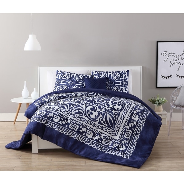 VCNY Home Eleanor Comforter Set