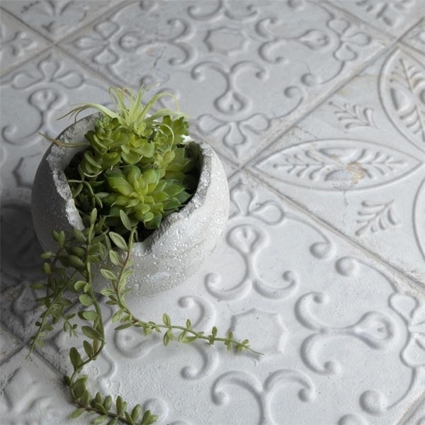 SomerTile 7.875x7.875-inch Aeon White Ornato Ceramic Wall Tile (21 tiles/9.63 sqft.)