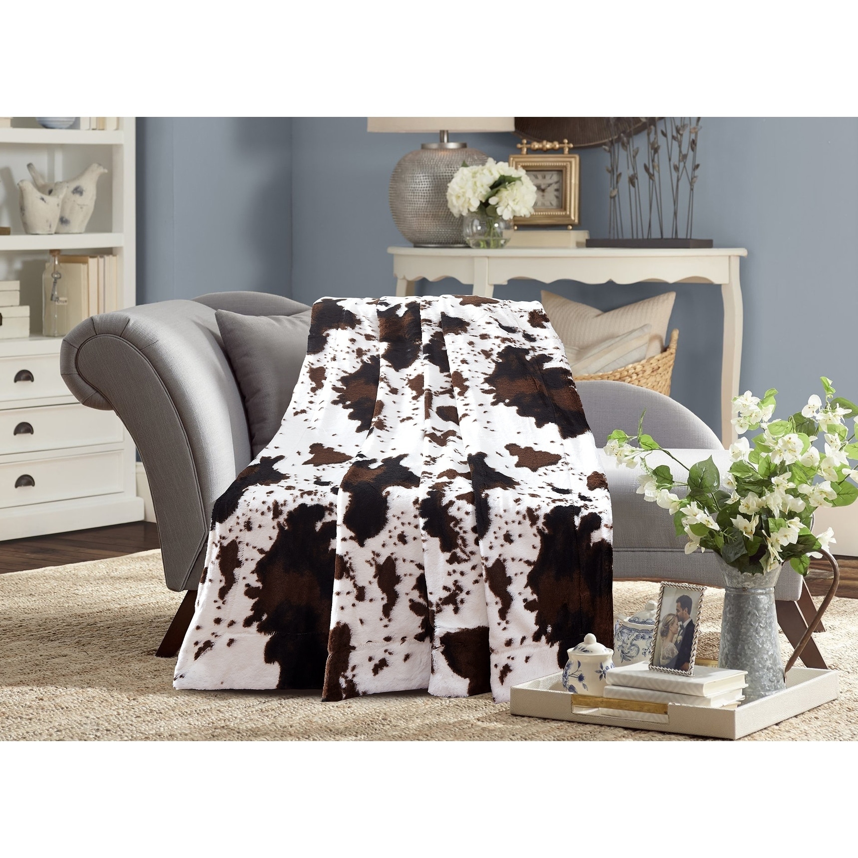 De Moocci Cow Print Reversible Faux Fur Blanket Back With Micromink 63 In X 87 In Overstock 18731611