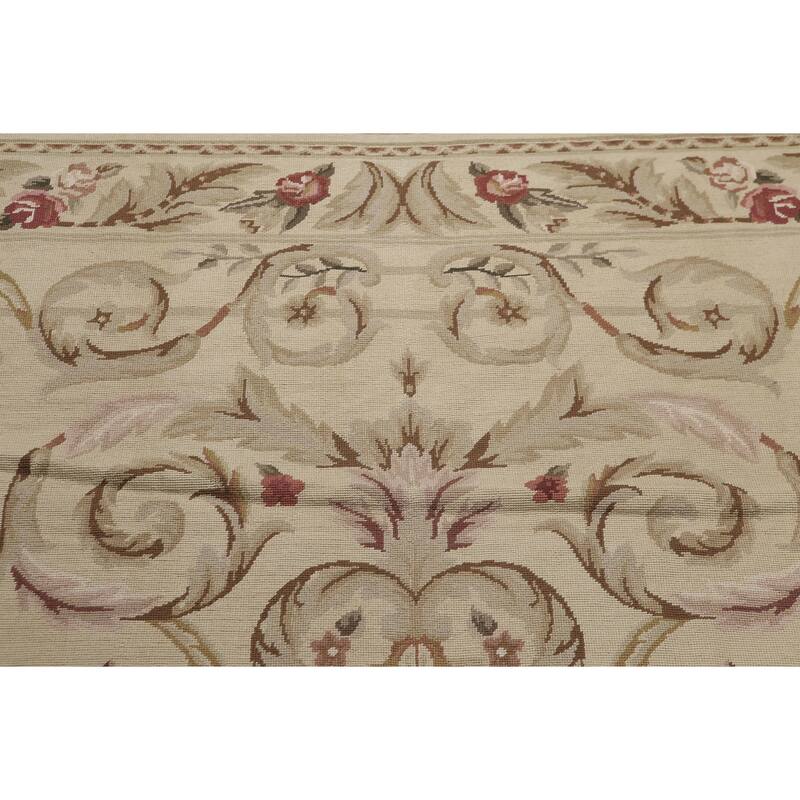 Rustic Botanical Scrolls Wool Handwoven Needlepoint Area Rug (5'5 x 7'8) - Tan/Brown - 5'5" x 7'8"