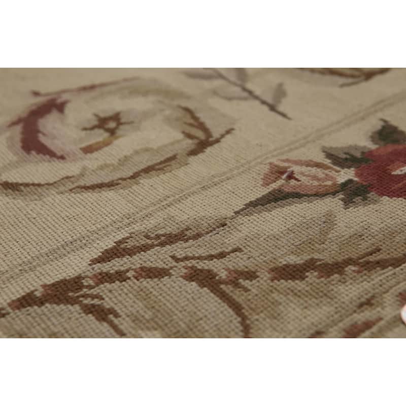 Rustic Botanical Scrolls Wool Handwoven Needlepoint Area Rug (5'5 x 7'8) - Tan/Brown - 5'5" x 7'8"