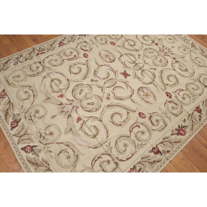 Rustic Botanical Scrolls Wool Handwoven Needlepoint Area Rug (5'5 x 7'8) - Tan/Brown - 5'5" x 7'8"