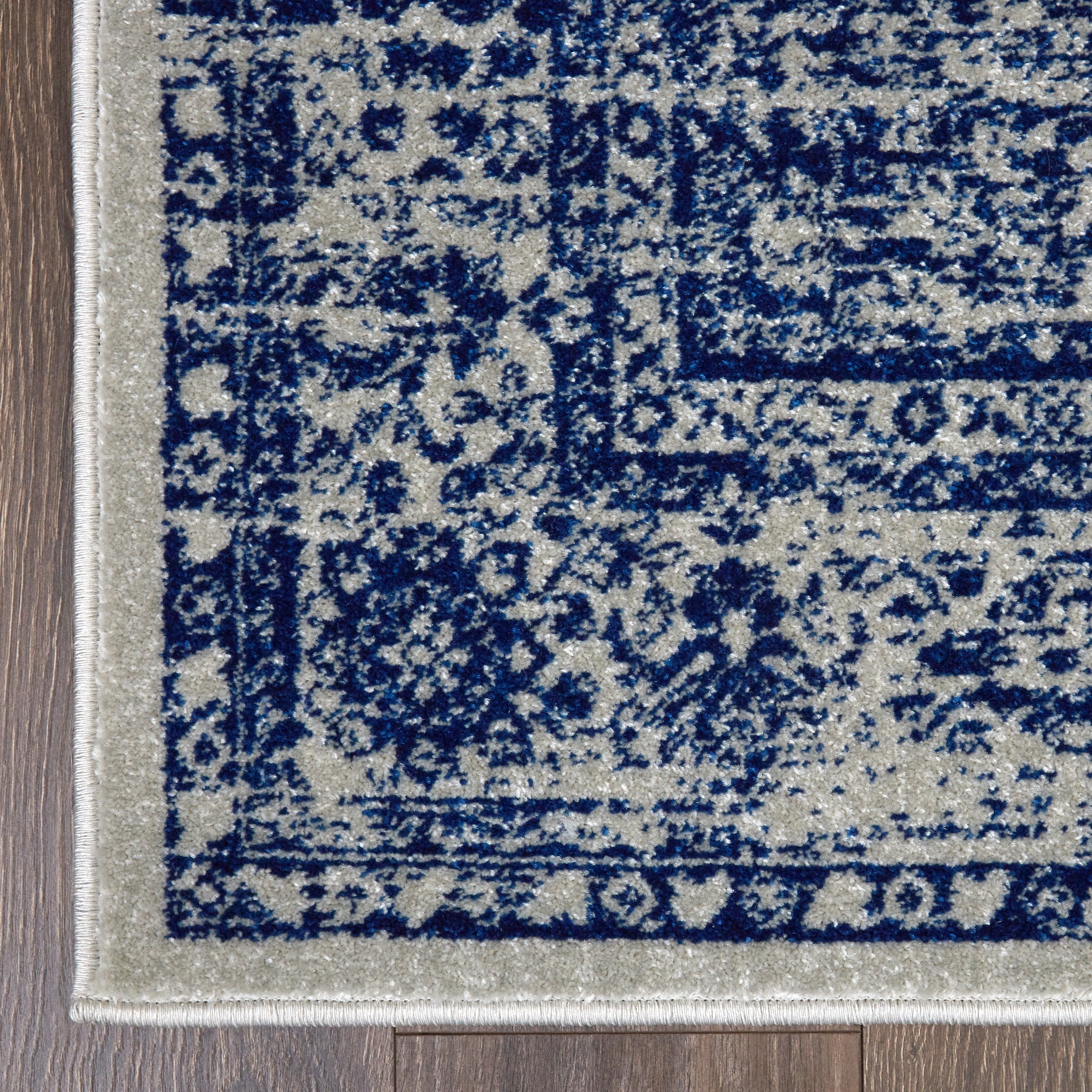 https://ak1.ostkcdn.com/images/products/18848003/Home-Dynamix-Vintage-66-x92-Oriental-Area-Rug-953b2984-f00a-4442-bc0b-3642c3ef4233.jpg