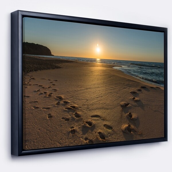 Designart 'Sydney Seashore at Sunrise' Seascape Framed Canvas Art Print