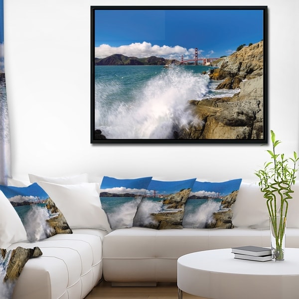 Designart 'Golden Gate Bridge in San Francisco' Large Seashore Framed Canvas Print
