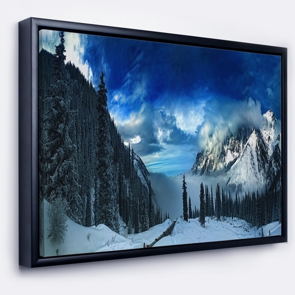Designart 'Panorama of Snowy Mountains' Landscape Framed Canvas Art Print