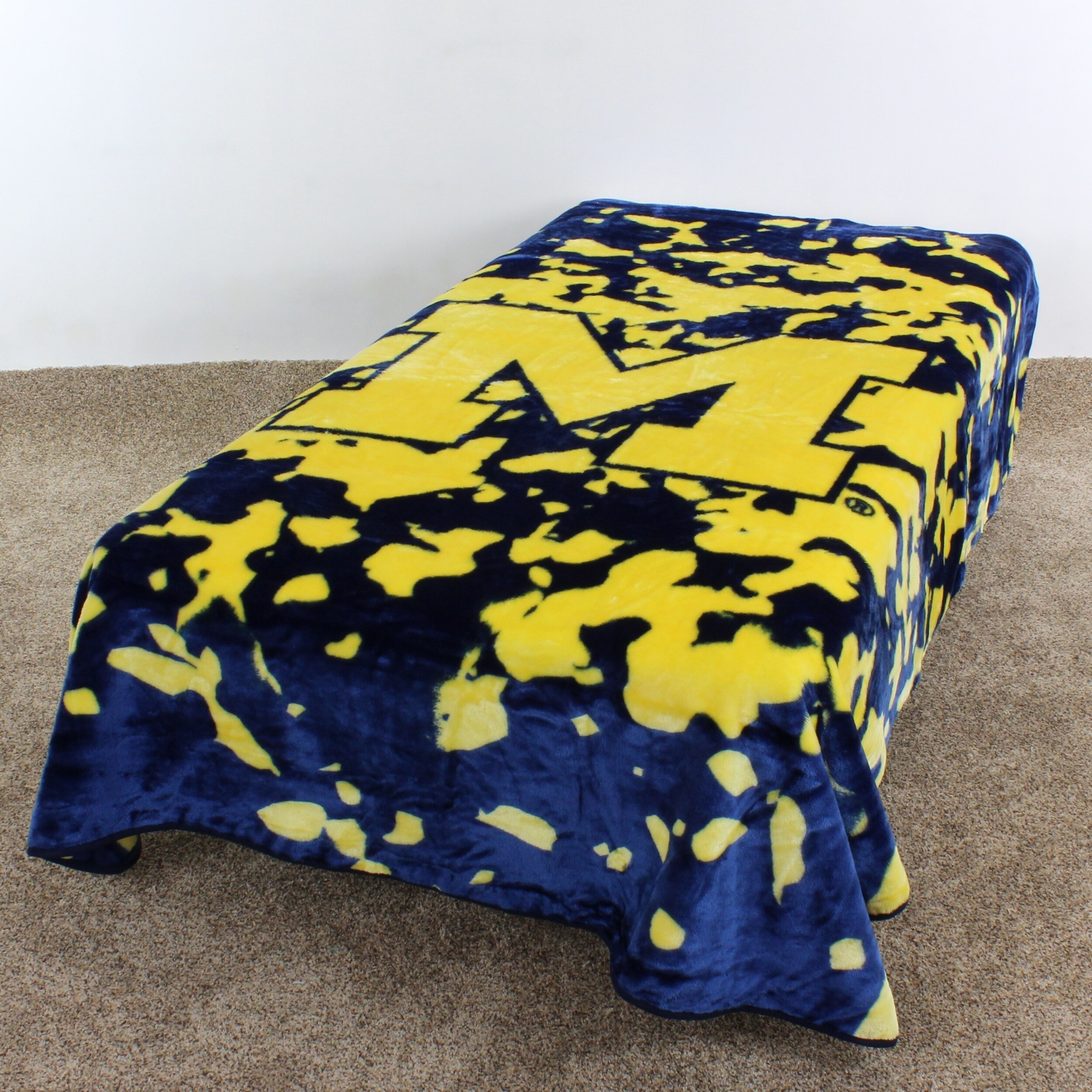 Michigan Wolverines Blanket 50x60 Raschel Alumni Design | eBay