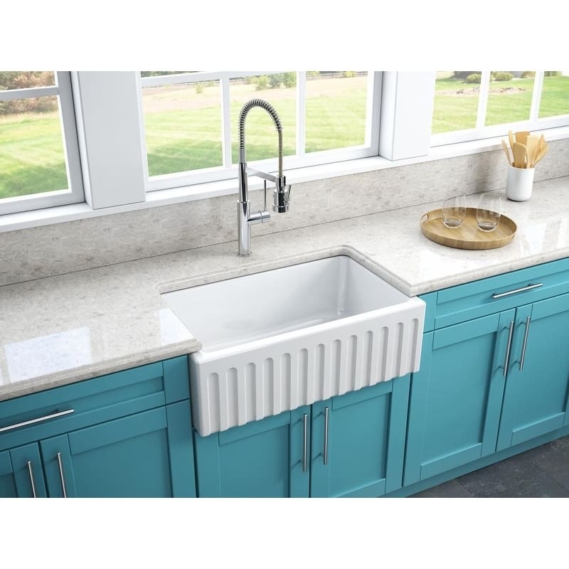 LaToscana 30" x 18" Reversible Farmhouse Fireclay Sink - 30" x 18" x 10"